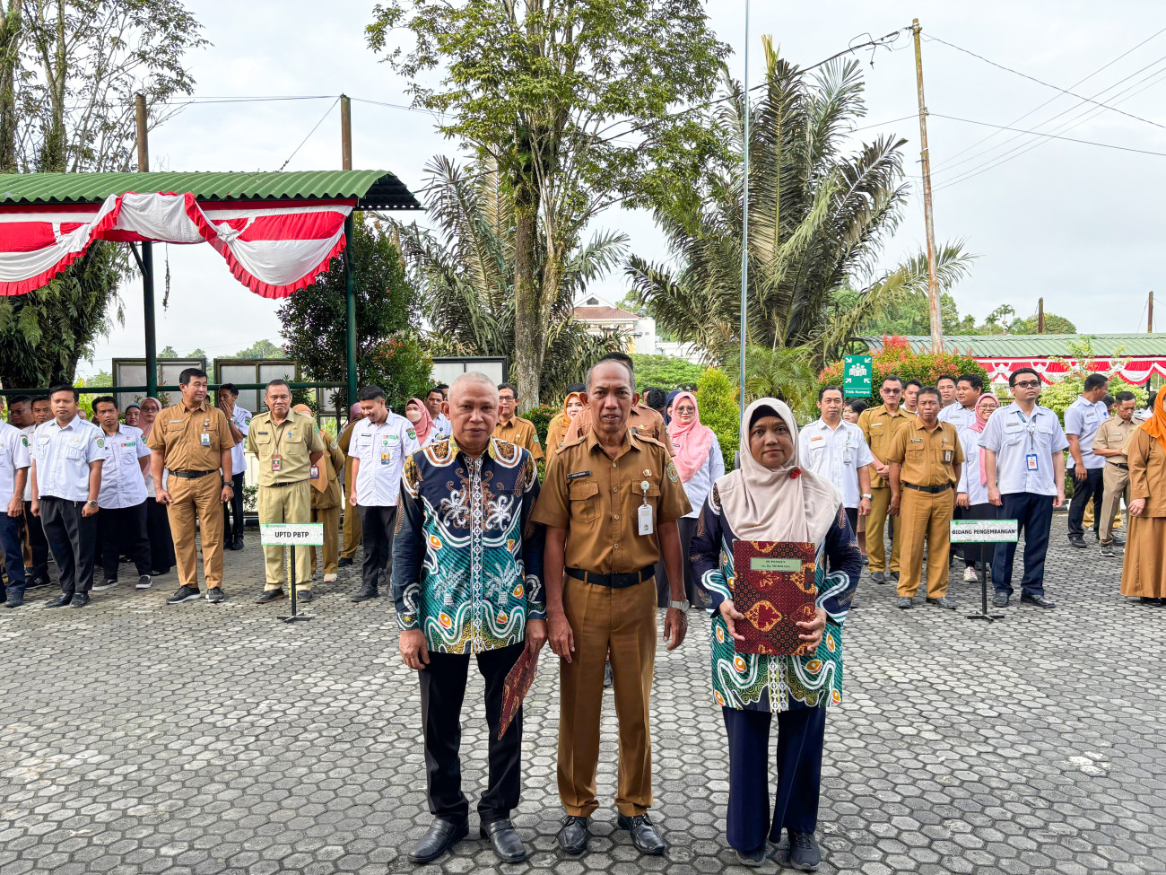 Disbun Lepas Dua Pegawai Purna Tugas dengan Apresiasi dan Haru