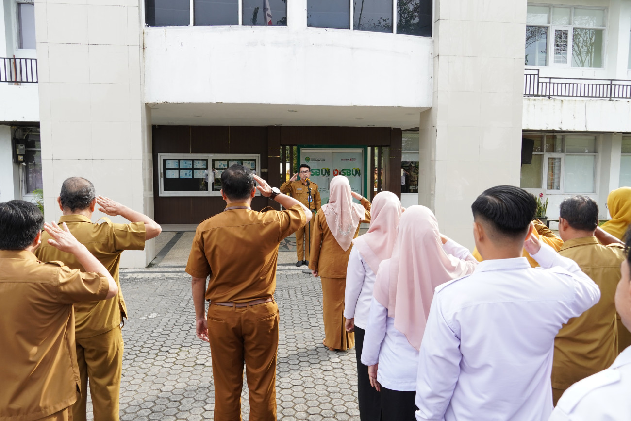 Disbun Tegaskan Disiplin dan Kekompakan ASN dalam Apel Pagi