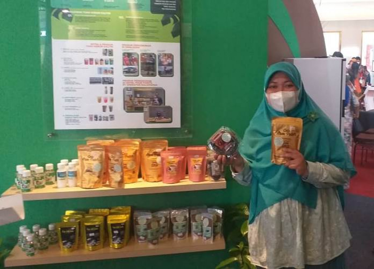 Disbun Kaltim Membina Petani Agar Lebih Kreatif Mengolah Hasil Perkebunan