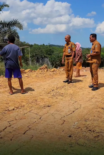 ASET KEBUN KARET PEMERINTAH DI KILOMETER 36 POROS SAMARINDA-BALIKPAPAN BERSAMPINGAN DENGAN AKTIVITAS TAMBANG BATU BARA
